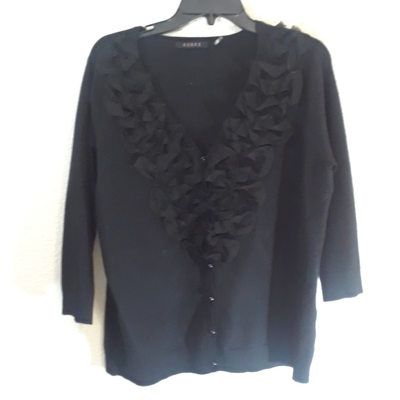 Sweaters - 🌷Black ruffled cardigan